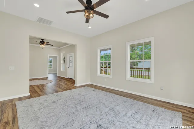 312 Lavernia Marion, TX 78124