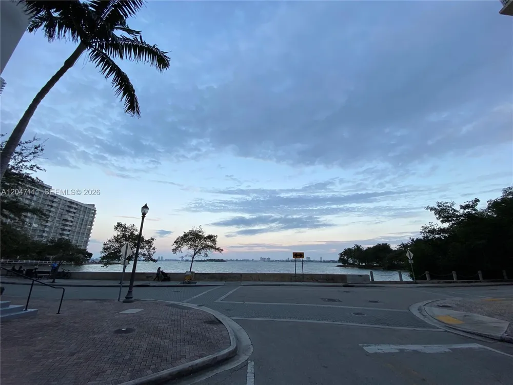 2001 Biscayne Blvd #3203 Miami, FL 33137