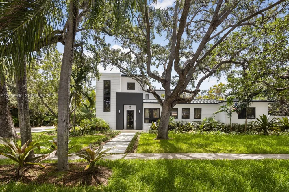 3303 Halissee St Coconut Grove, FL 33133