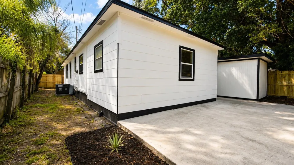 657 15TH AVENUE S St Petersburg, FL 33701