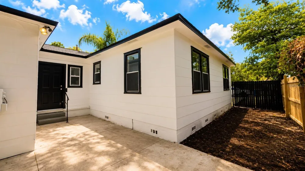 657 15TH AVENUE S St Petersburg, FL 33701