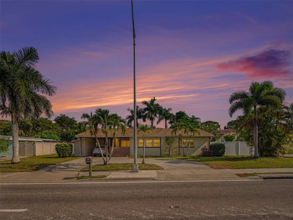 3103 BAYSHORE GARDENS PARKWAY Bradenton, FL 34207