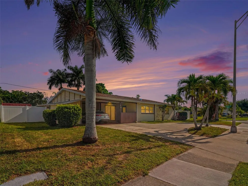 3103 BAYSHORE GARDENS PARKWAY Bradenton, FL 34207