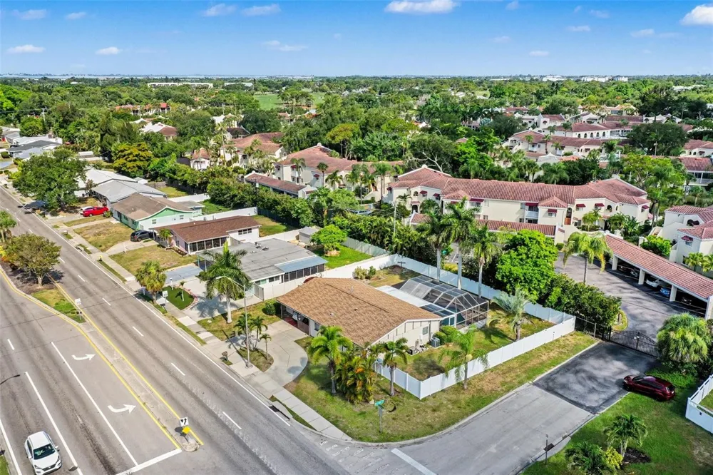 3103 BAYSHORE GARDENS PARKWAY Bradenton, FL 34207