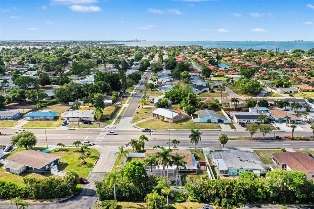 3103 BAYSHORE GARDENS PARKWAY Bradenton, FL 34207