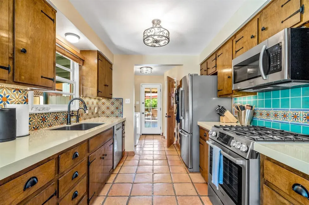 216 E Palo Verde Avenue Palm Springs, CA 92264