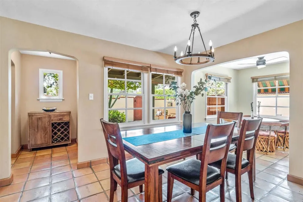 216 E Palo Verde Avenue Palm Springs, CA 92264
