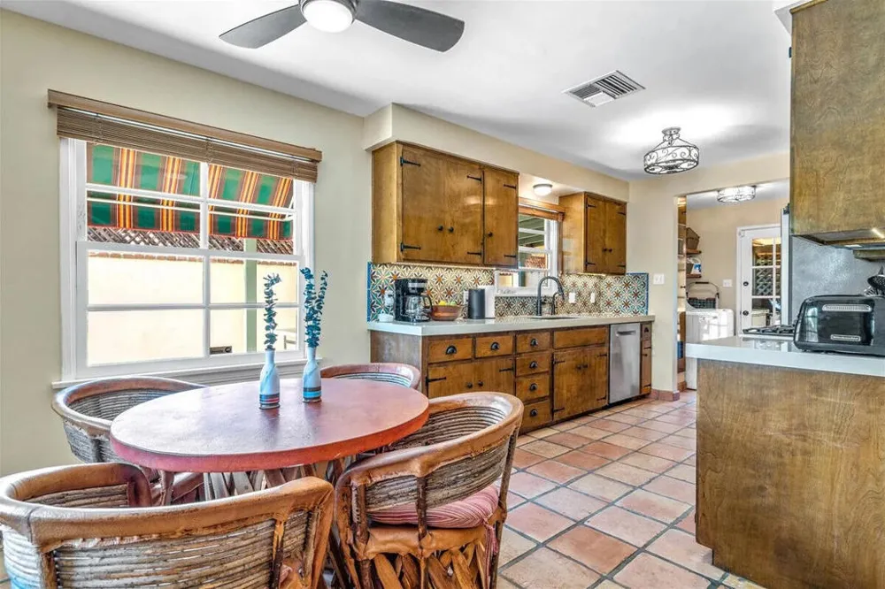 216 E Palo Verde Avenue Palm Springs, CA 92264