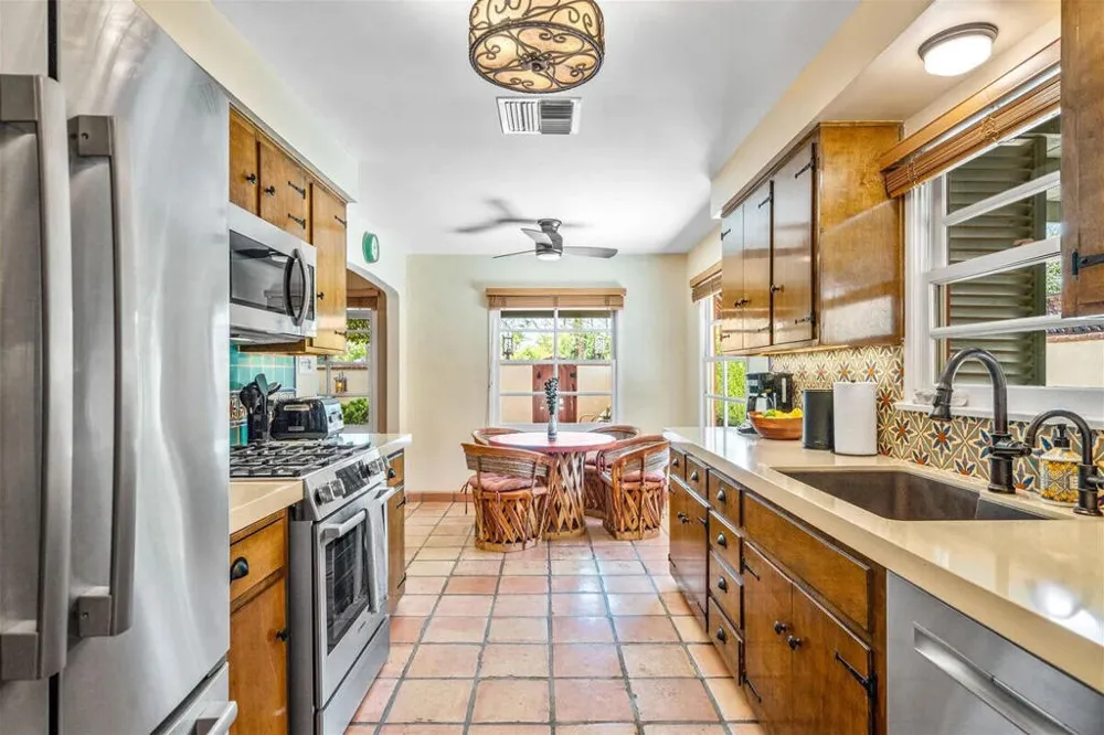 216 E Palo Verde Avenue Palm Springs, CA 92264
