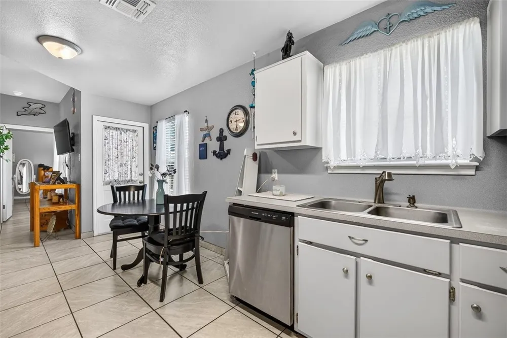 2573 Alana Lane Ingleside, TX 78362