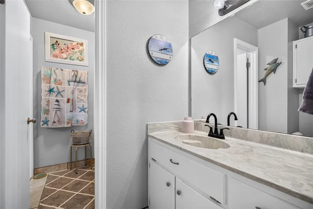 2573 Alana Lane Ingleside, TX 78362