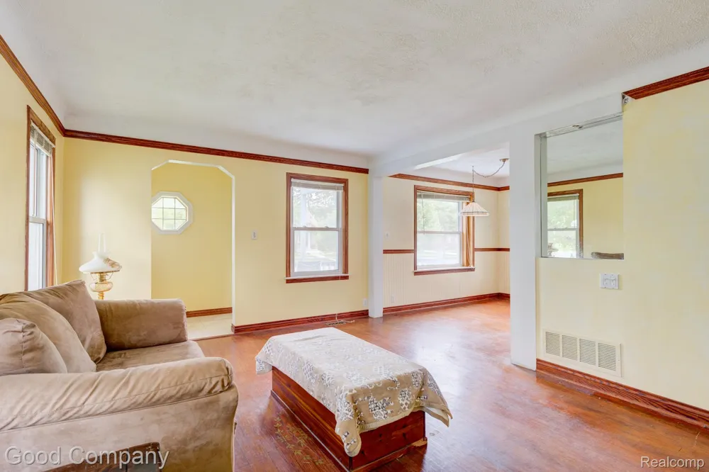 1355 Harvard Road Berkley City, MI 48072