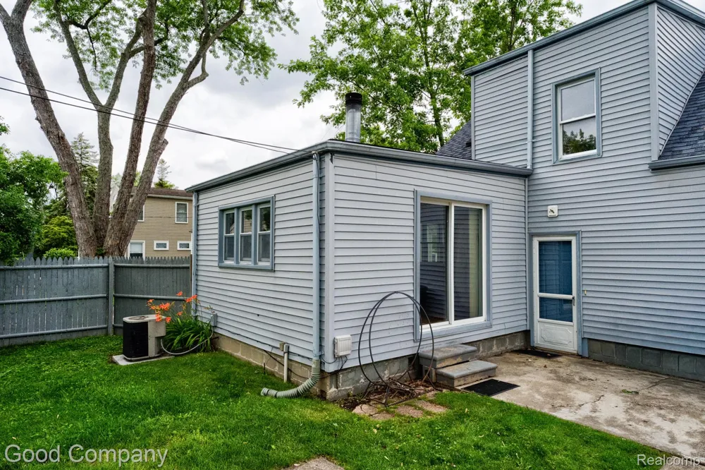 1355 Harvard Road Berkley City, MI 48072