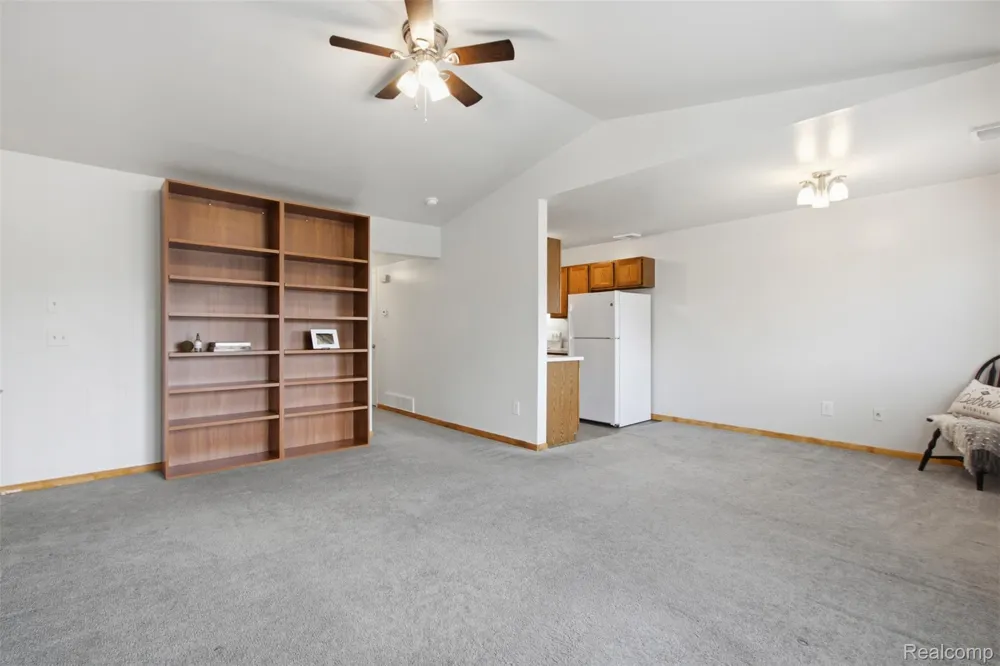 17447 Utica Oaks Lane Roseville City, MI 48066