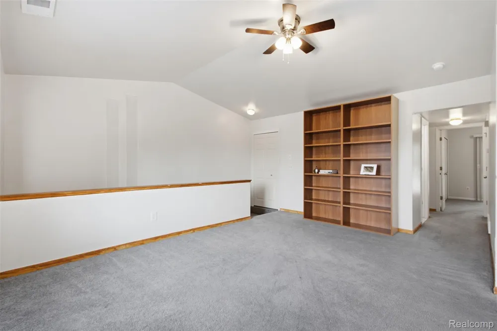 17447 Utica Oaks Lane Roseville City, MI 48066