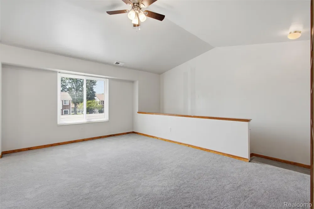 17447 Utica Oaks Lane Roseville City, MI 48066