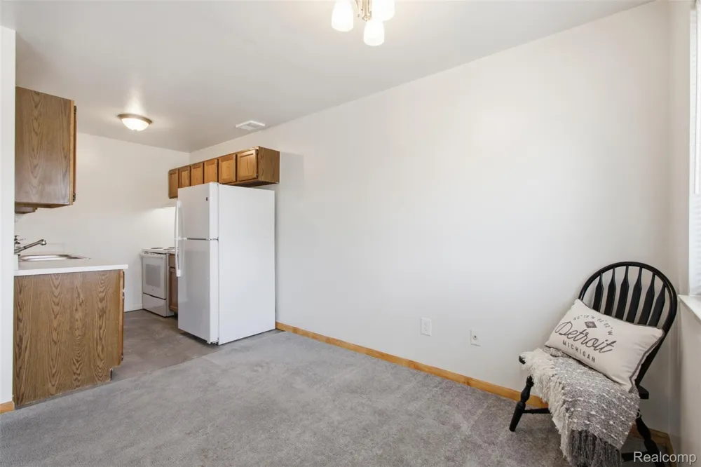 17447 Utica Oaks Lane Roseville City, MI 48066