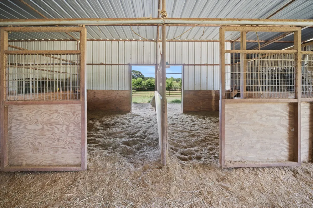 14643 County Road 4060 Scurry, TX 75158