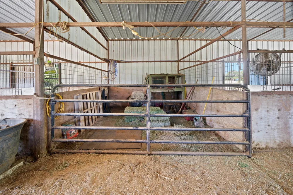 14643 County Road 4060 Scurry, TX 75158