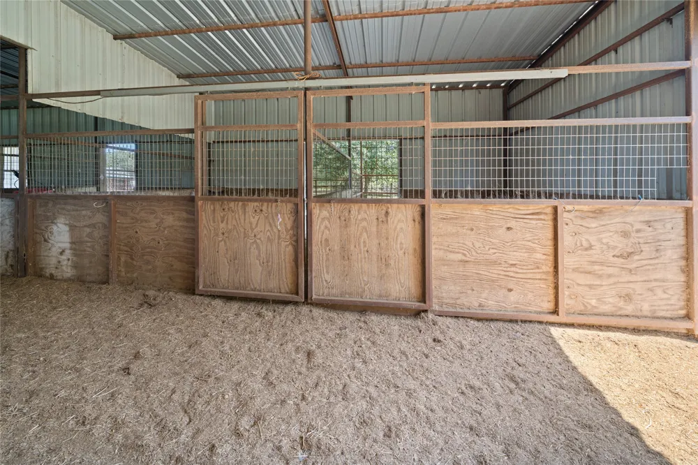 14643 County Road 4060 Scurry, TX 75158