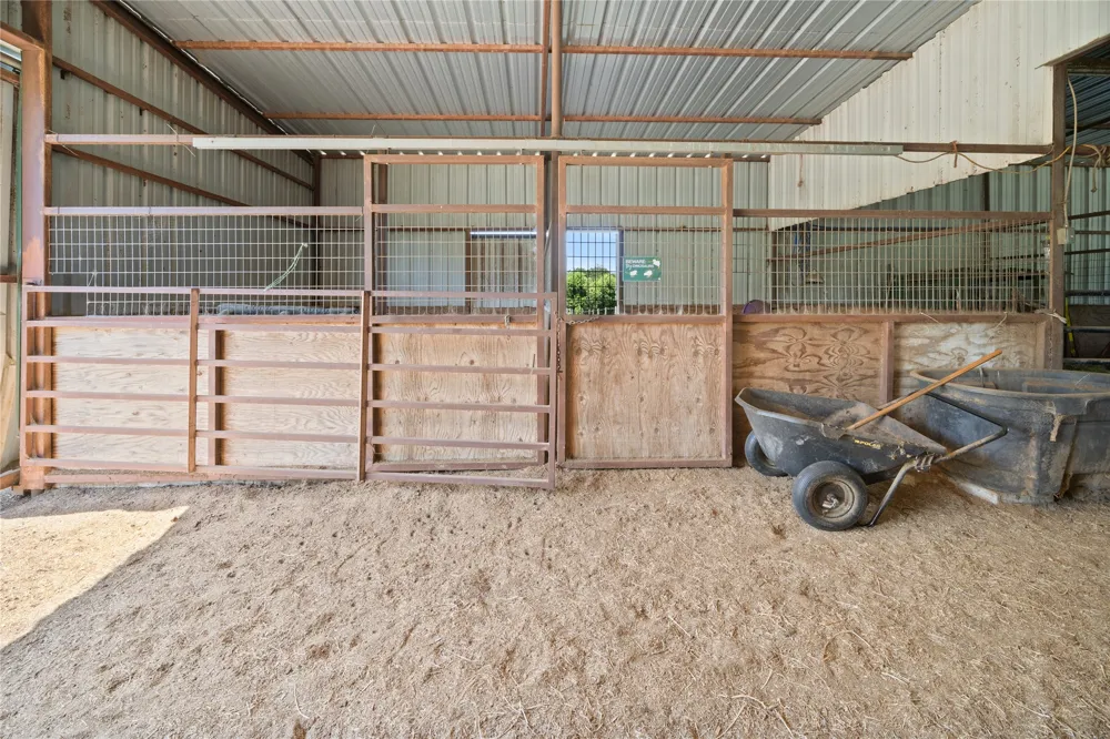 14643 County Road 4060 Scurry, TX 75158