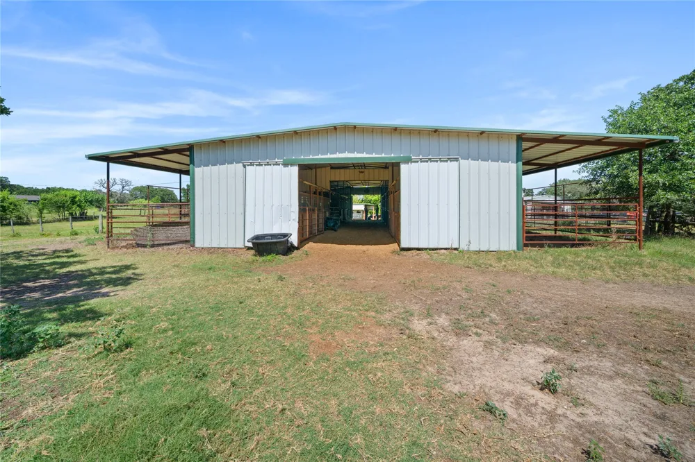14643 County Road 4060 Scurry, TX 75158