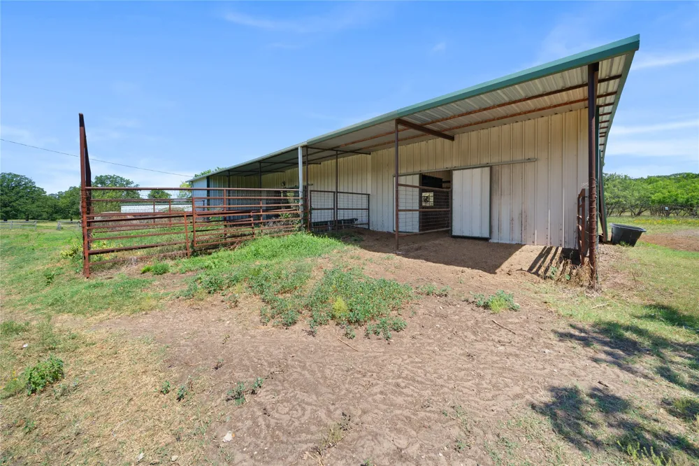 14643 County Road 4060 Scurry, TX 75158
