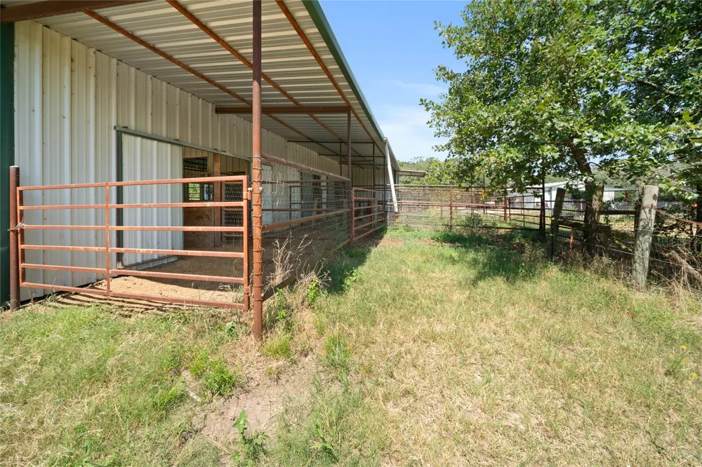 14643 County Road 4060 Scurry, TX 75158
