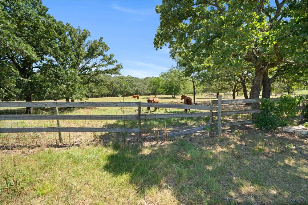 14643 County Road 4060 Scurry, TX 75158