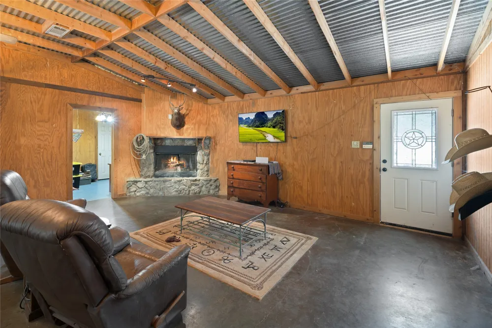 14643 County Road 4060 Scurry, TX 75158