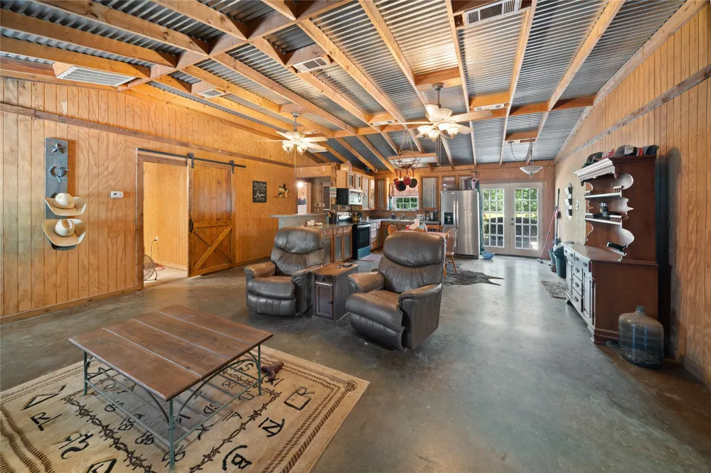 14643 County Road 4060 Scurry, TX 75158