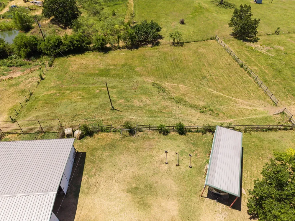 14643 County Road 4060 Scurry, TX 75158