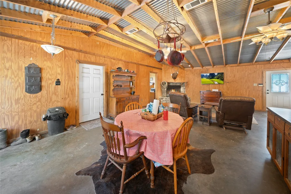 14643 County Road 4060 Scurry, TX 75158