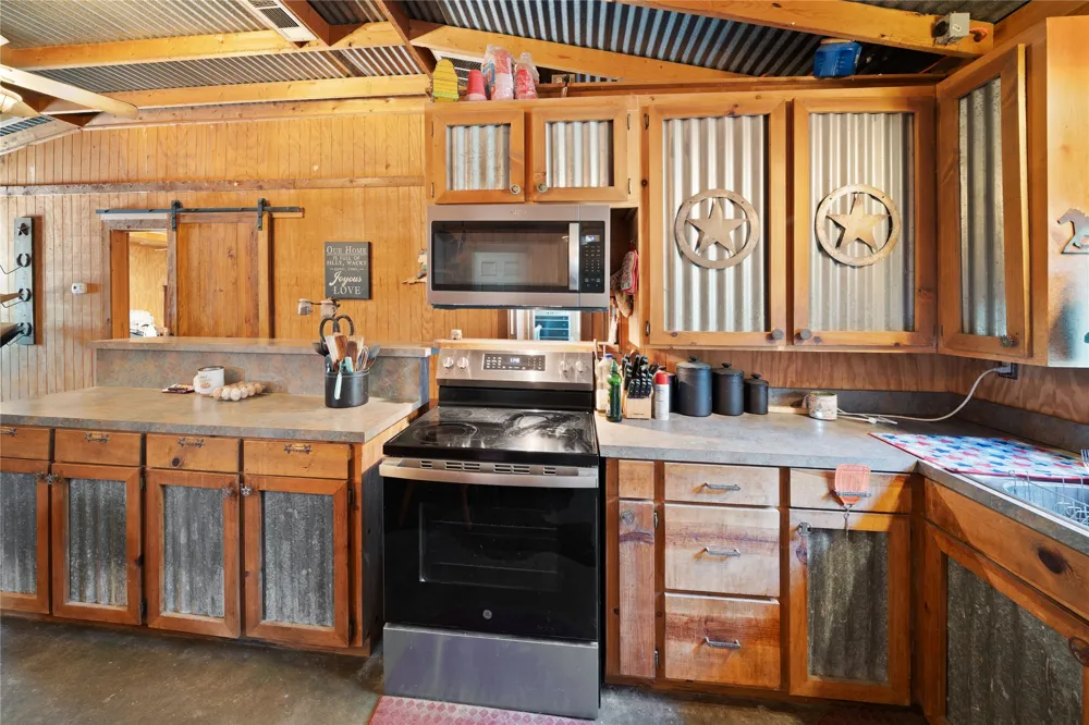 14643 County Road 4060 Scurry, TX 75158