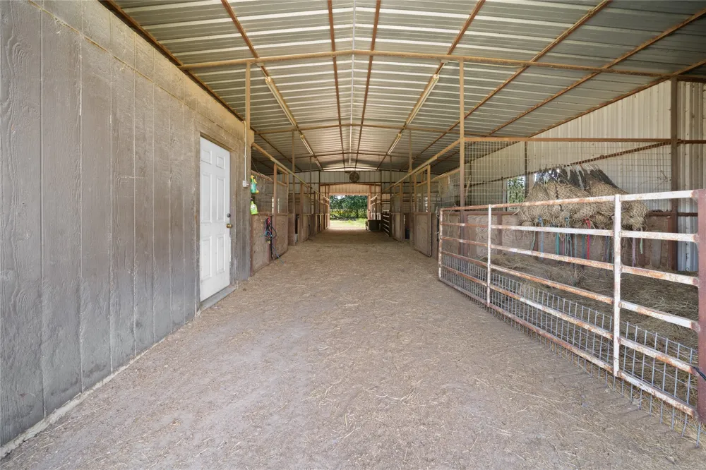 14643 County Road 4060 Scurry, TX 75158