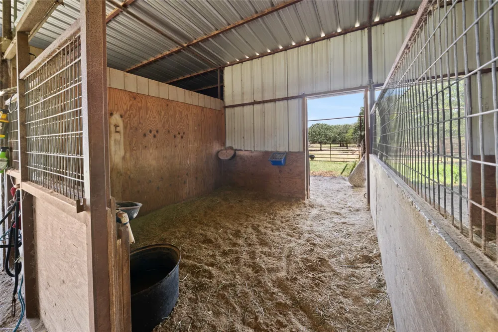 14643 County Road 4060 Scurry, TX 75158