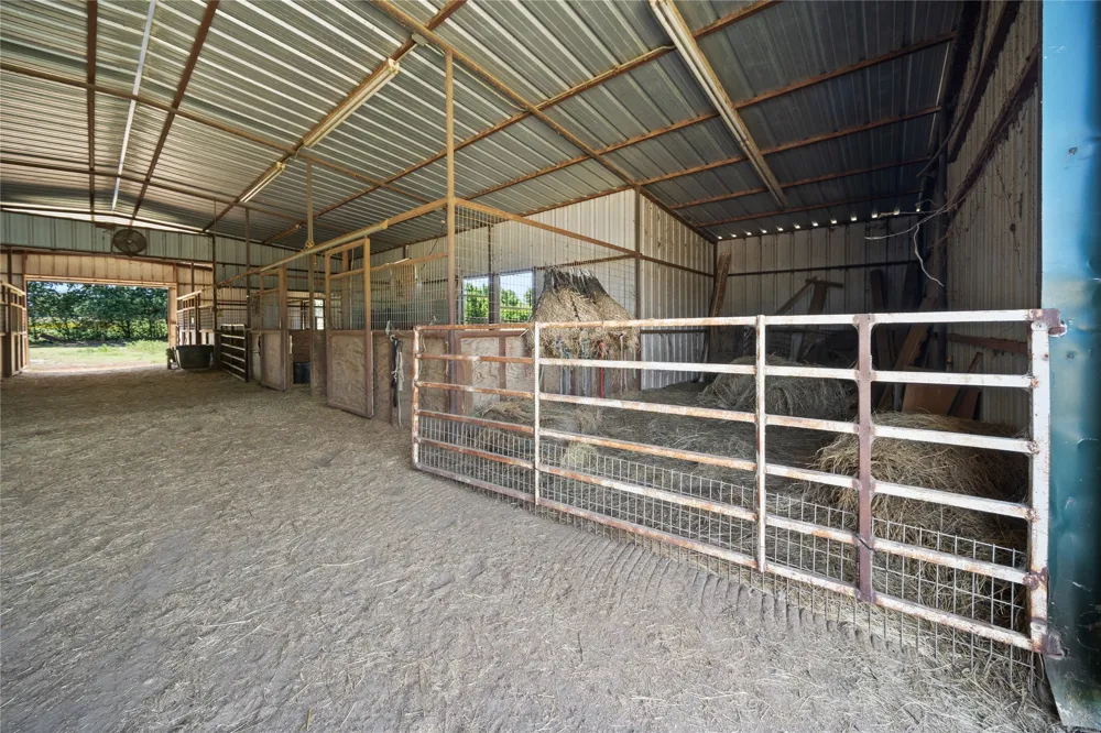 14643 County Road 4060 Scurry, TX 75158