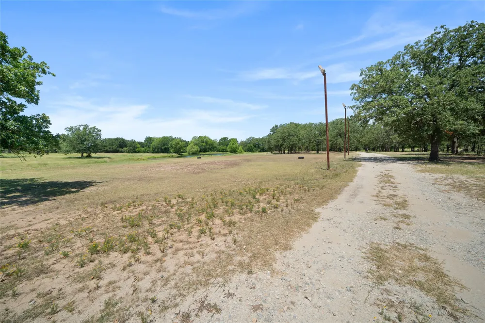14643 County Road 4060 Scurry, TX 75158
