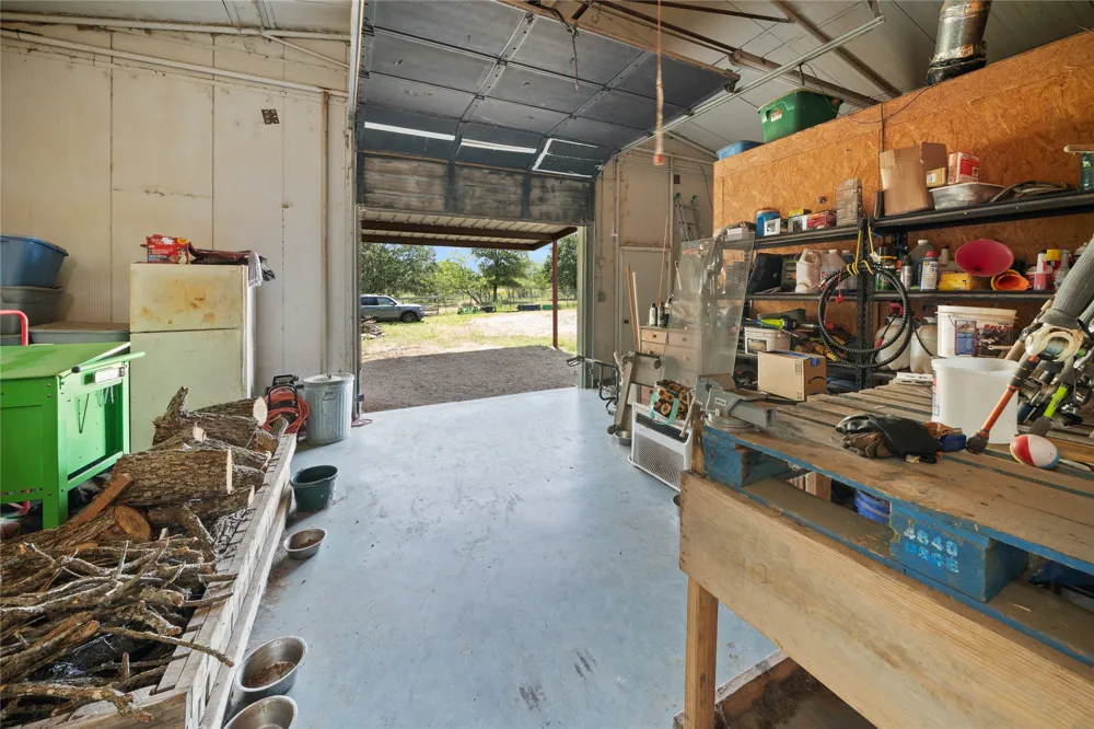 14643 County Road 4060 Scurry, TX 75158