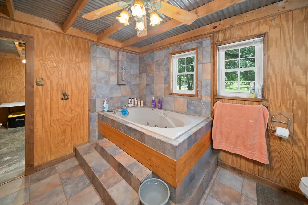 14643 County Road 4060 Scurry, TX 75158