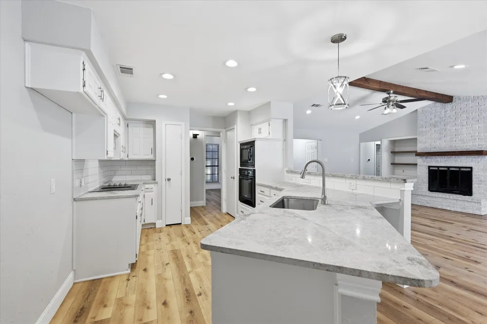 205 FOREST LANE Double Oak, TX 75077