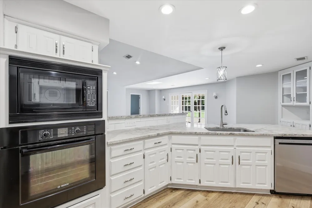 205 FOREST LANE Double Oak, TX 75077