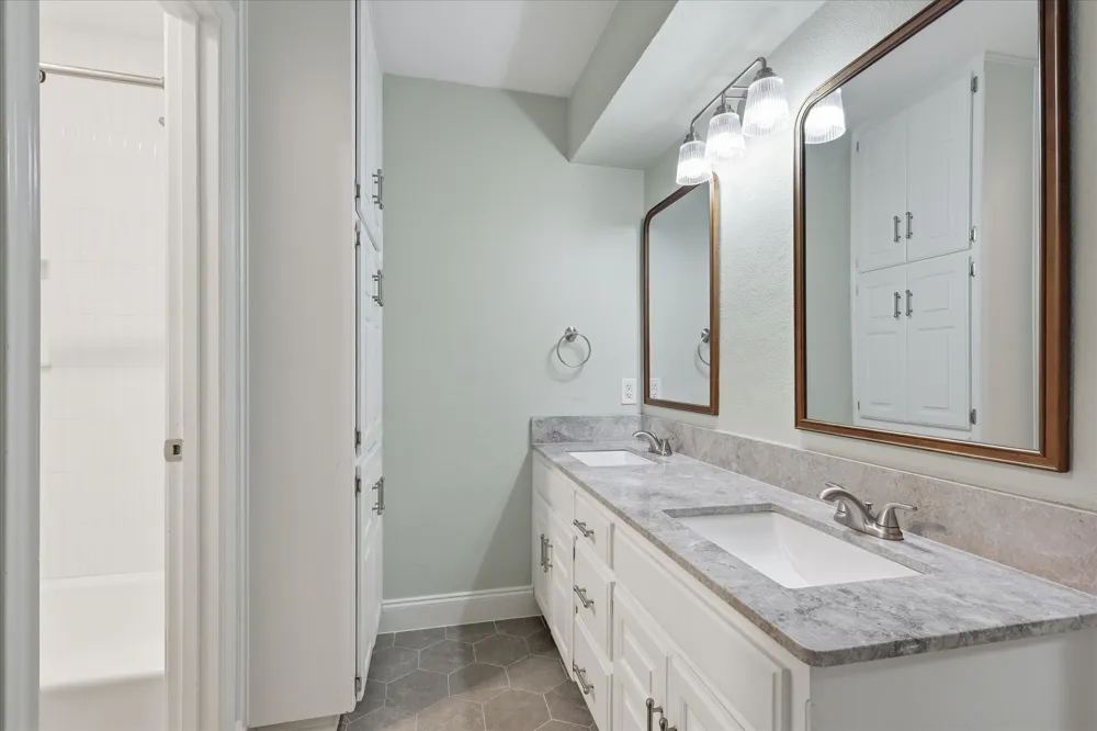 205 FOREST LANE Double Oak, TX 75077