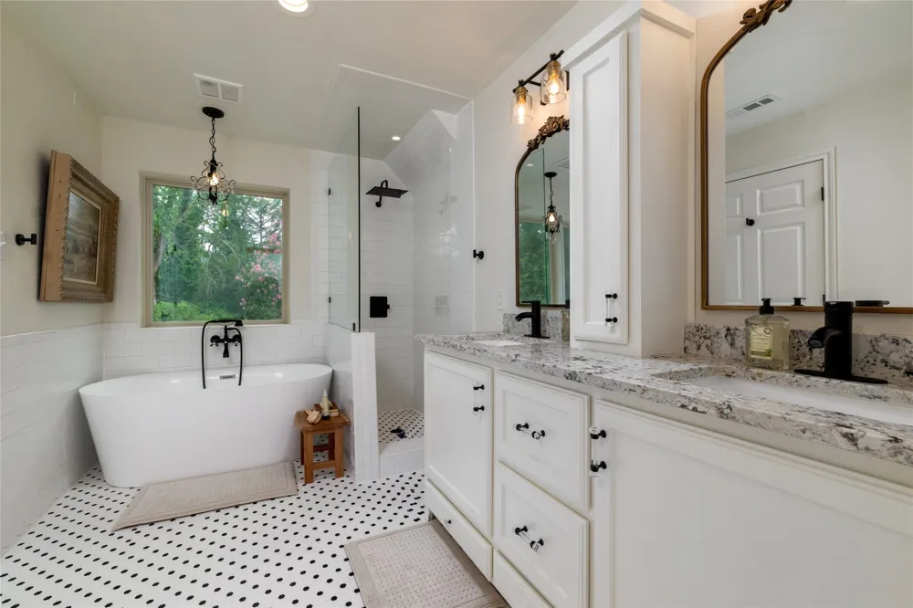 1704 County Road 3555 Paradise, TX 76073