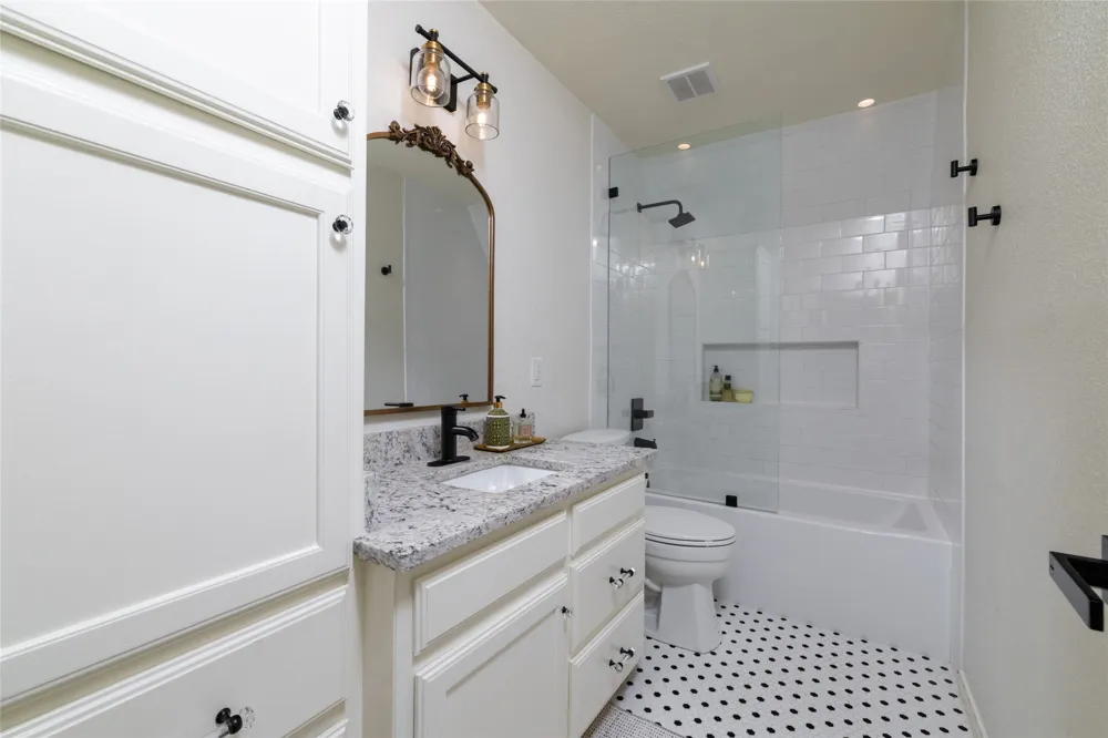 1704 County Road 3555 Paradise, TX 76073