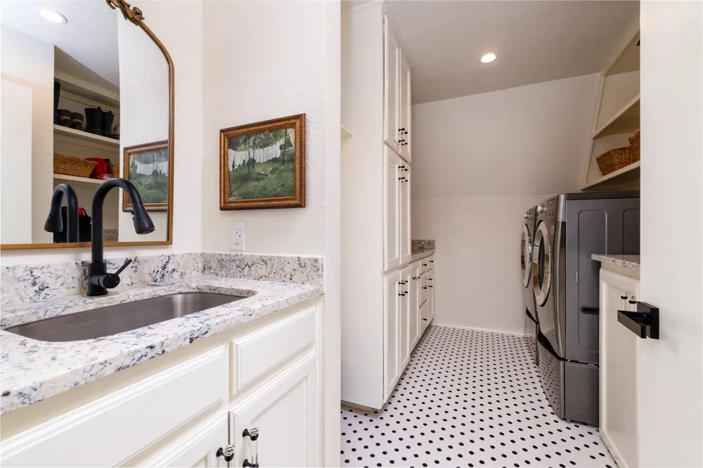 1704 County Road 3555 Paradise, TX 76073