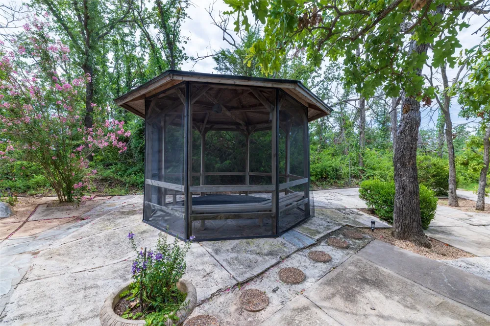 1704 County Road 3555 Paradise, TX 76073