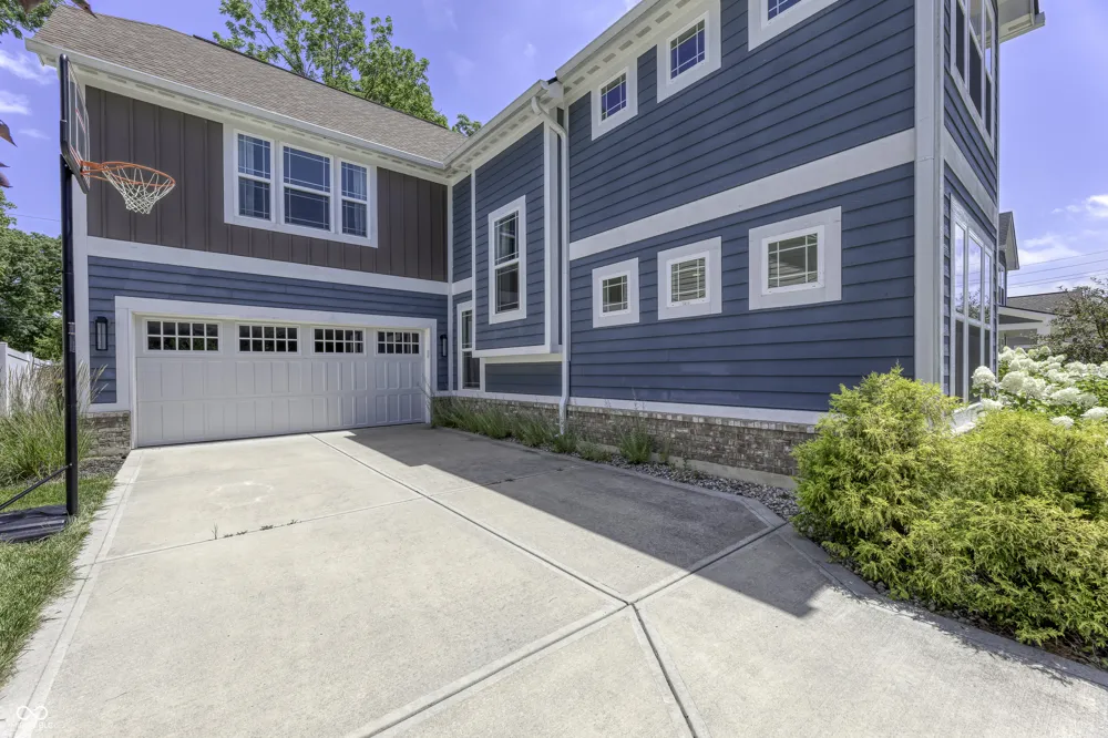 105 Thomas Point Drive Fortville, IN 46040