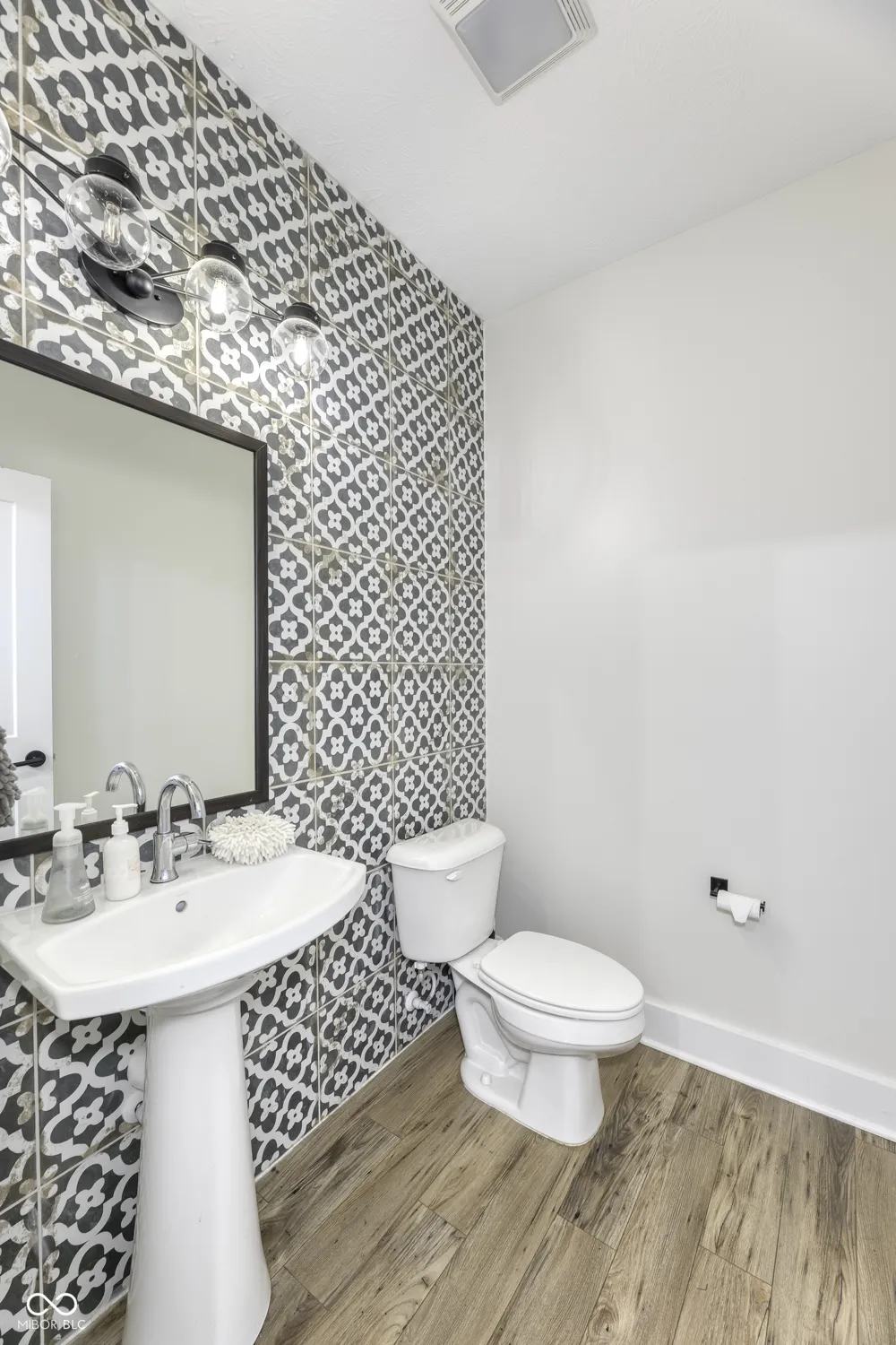 105 Thomas Point Drive Fortville, IN 46040
