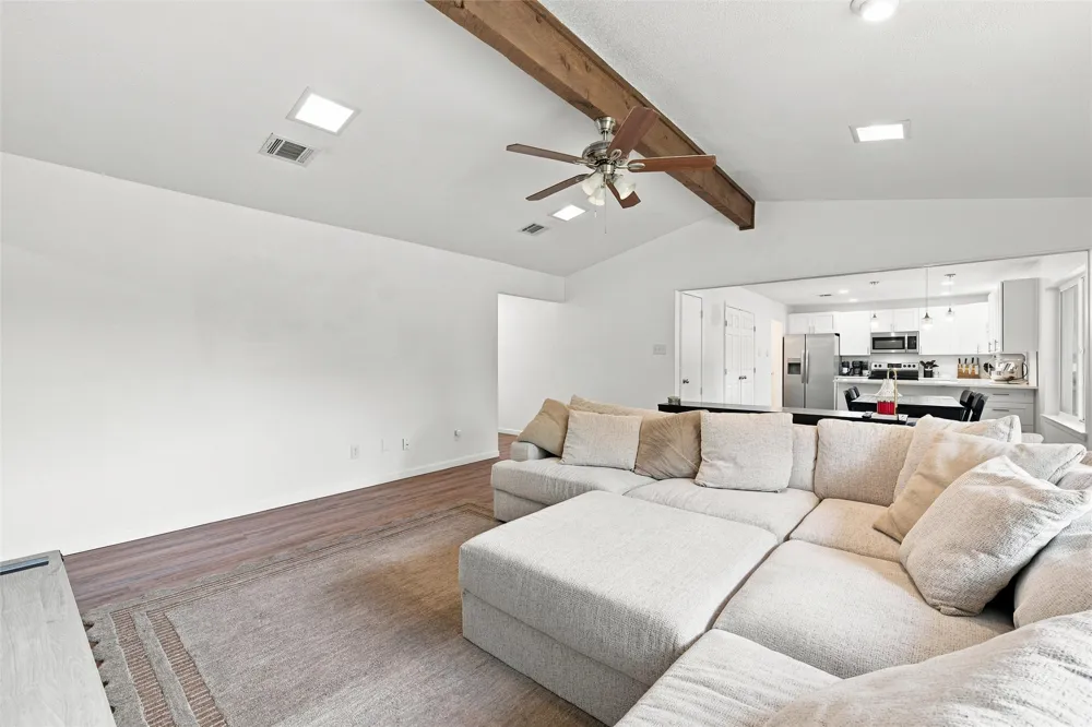 308 Oakwood Lane Hewitt, TX 76643